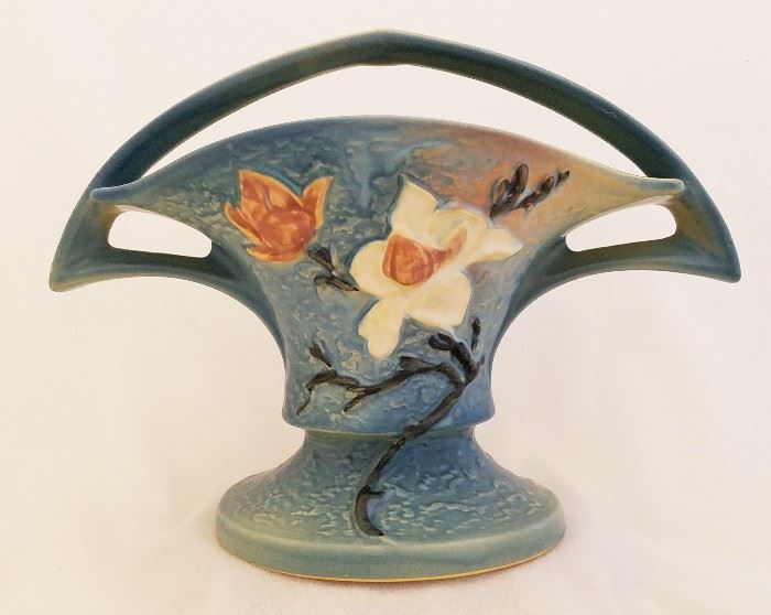 1943 Roseville Pottery 10" Magnolia Basket #385-10. Excellent condition. Guaranteed to be an original 1943 piece.