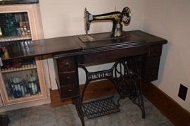 Antique Singer Sewing Machine Serial # G8277934