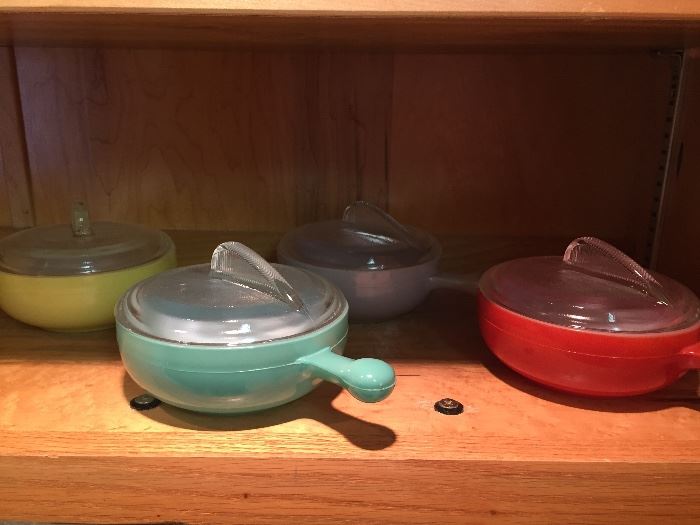 Vintage set of four Glasbake soup/chili bowls with lug handle and fin lids.