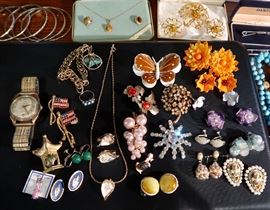 Much jewelry-Vintage pieces
