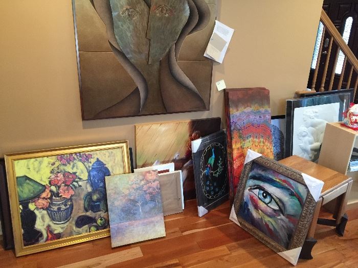 Variety of Art, some cheaply priced and some finely priced. 