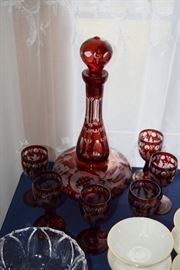 Decanter and 6 Cordial Glasses