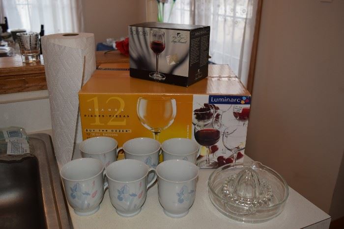 Wine Glasses, Coffee Mugs and Glass Juicer