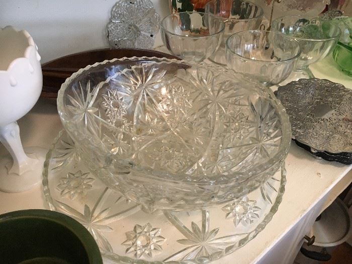Lovely pair of salad bowls and tray