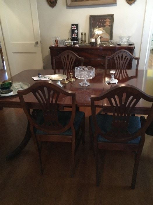Duncan Phyfe dining table, six chairs