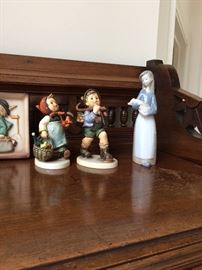 2 Hummels, 4 Hummel plaques, 3 Lladro
