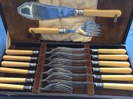 Silver plate and bone handle fish set in fitted case