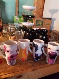 Sculpted animal pottery coffee mug set