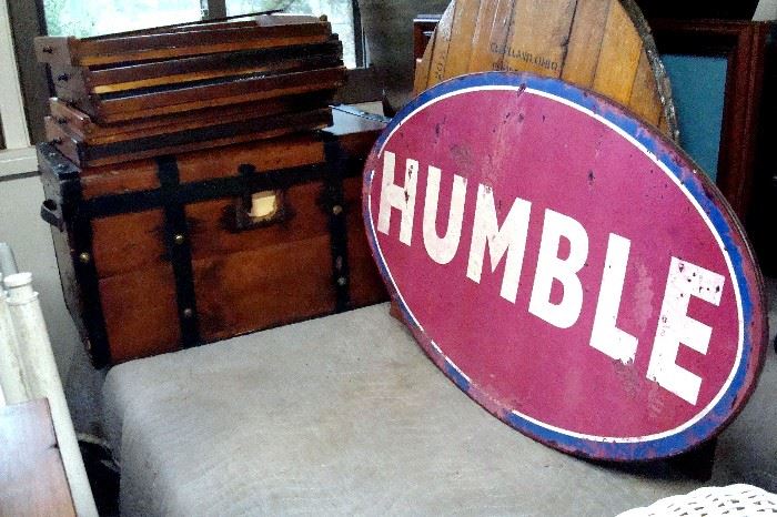 Reproduction Humble oil sign.