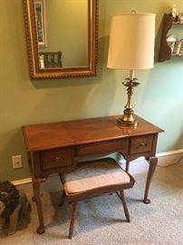 Dressing/make up table w/ stool