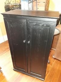 CD storage with folding doors