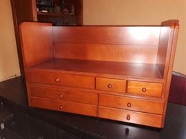 Expandable storage unit