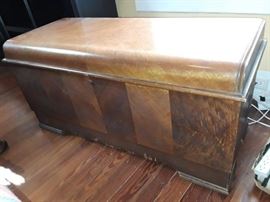 Lane cedar chest
