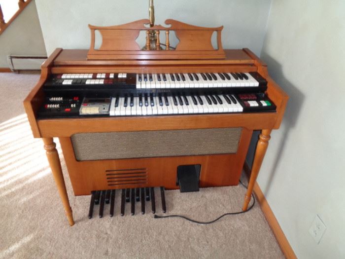 Lowry Electric Organ