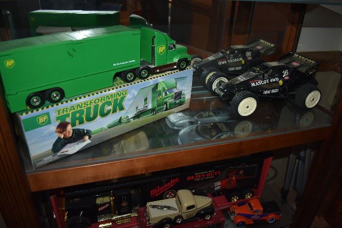 BP "Transforming Truck" and "Mascot" 4WD Buggy