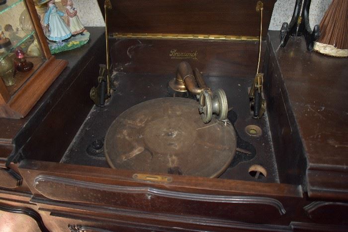 Antique Victrola Record Player - Cabinet has old Vinyl Records inside