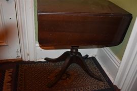 Beautiful Drop Leaf Table with Duncan Phyfe Legs