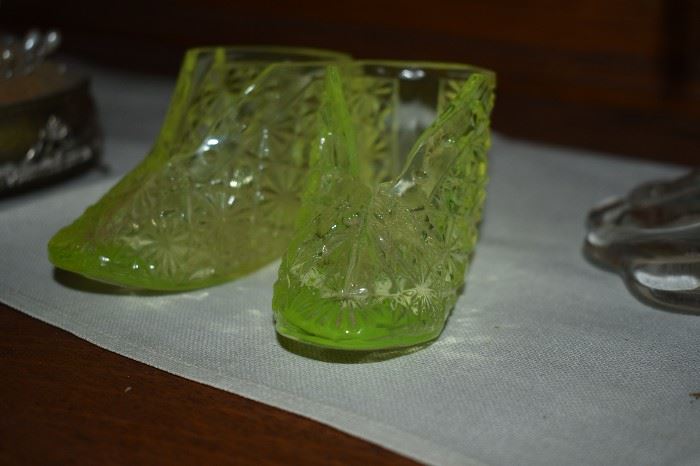 Very Rare Fenton Vaseline/Uranium Glass Baby Shoes in Daisy and Button Pattern circa 1930's