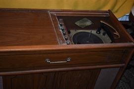 Vintage Magnavox Stereophonic High Fidelity Console Record Player