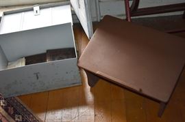 Lap Top Writing Table in Shape of School Desk and Metal Storage Box