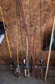 Vintage Fishing Gear here in very nice condition!