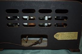 1940's Philco Model 41-220 All original including Back and Cord in Very Good Condition ( cover over the face of the dial needs replacing, but the dial is in excellent condition )