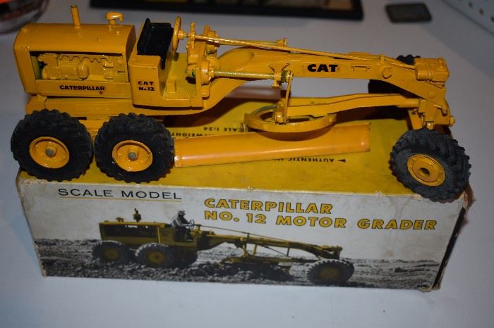 ERTL Caterpillar No. 12 Motor Grader in Great Condition except that the Right front Wheel needs to be put back on the Axle.