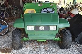 John Deere Gator4x2 Runs Beautifully! Contents of the Bed is not included.