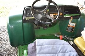 John Deere Gator4x2 Runs Beautifully! Contents of the Bed is not included.