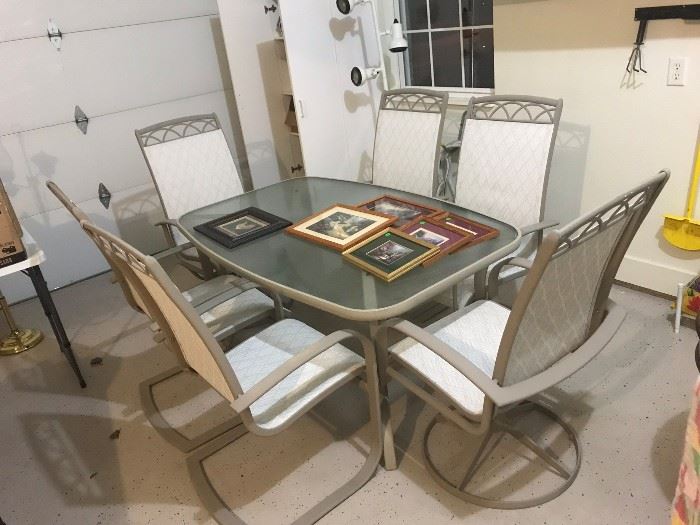 Patio Set, like new with 6 chairs