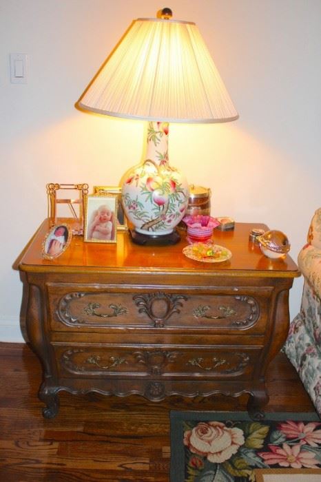Side Table with Decorative Lamp and Bric-A-Brac