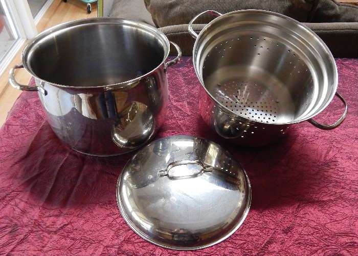 DUAL PURPOSE POT BY BELGIQUE BELGIUM 18/10 STAINLESS STEEL. USE AS A STEEMER, SOUPS, SPAGETTI !