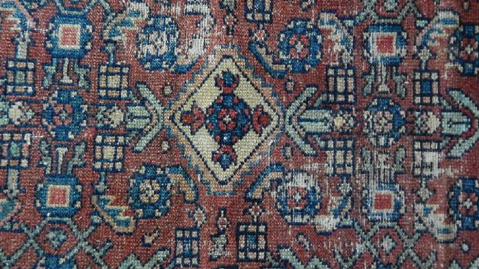 CLOSE UP COLORS OF EUROPEAN RUG