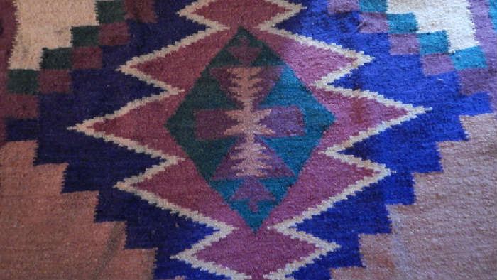 FABULOUS COLORS IN THE RUG!!