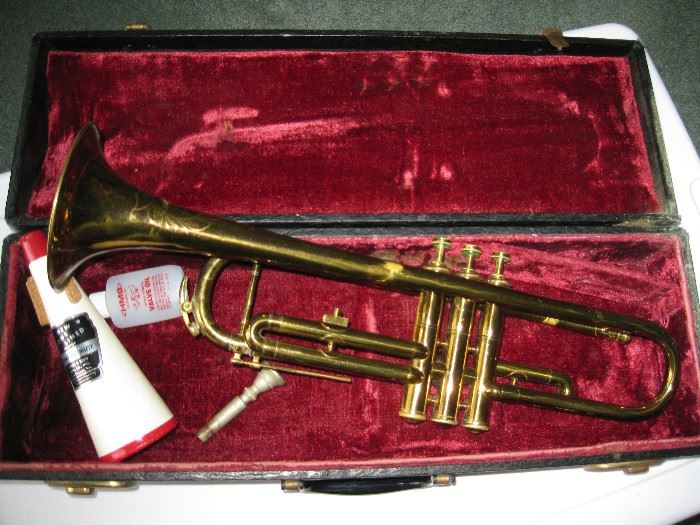 Vintage Trumpet with some wear in Case and some soldering