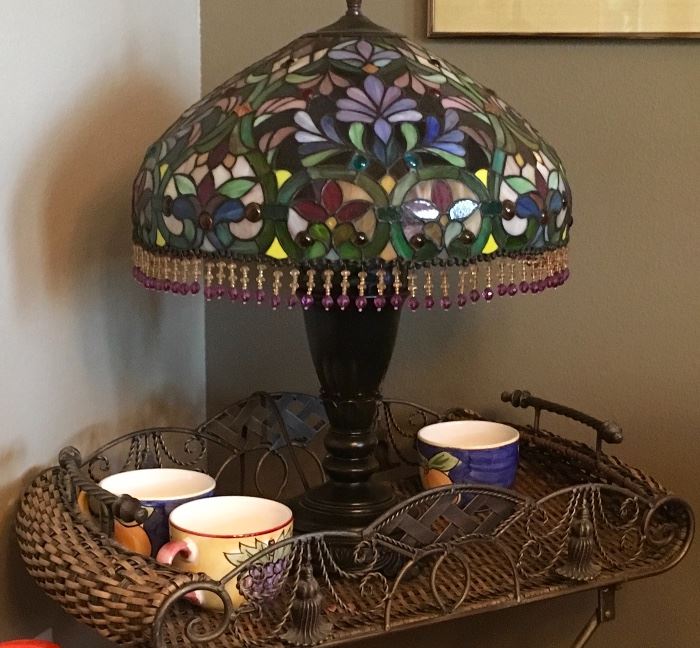 BEAUTIFUL TIFFANY STYLE LAMP