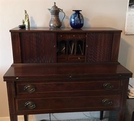 EXCELLENT MID TO SMALL SIZE 2 DRAWER DUNCAN PHYFE STYLE ALL WOOD SECRETARY 