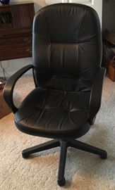 NICE CLEAN OFFICE CHAIR