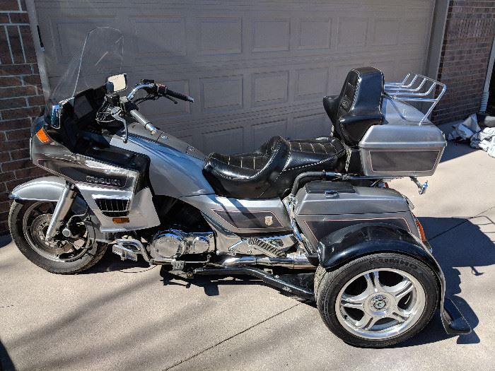 1987 SUZUKI CAVALCADE TRICK TRIKE CONVERSION THAT WILL EASILY SWITCH BACK. HAVE ALL THE PARTS. ONLY 18,XXX MILES. FRESH TUNE BEING DONE BY THE PROS SO SHE'LL BE ALL READY FOR THAT SPRING RIDE.