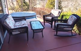 EXCELLENT PATIO SET
