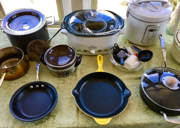 MORE KITCHEN COOKWARE, INCLUDING LE CREUSET YELLOW PAN.