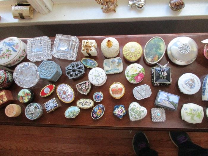  PILL AND TRINKET BOXES FROM AROUND THE WORLD
