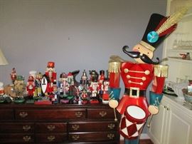        LIFE-SIZE METAL NUTCRACKER W/ ALL HIS BUDDIES