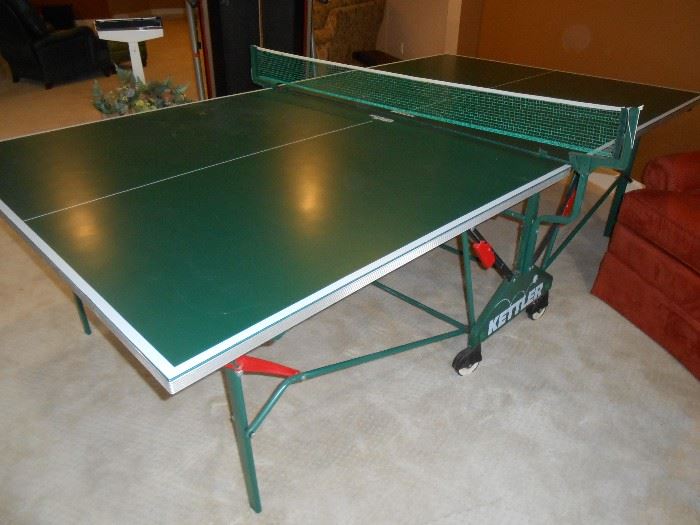 Awesome, just like new ping pong table!