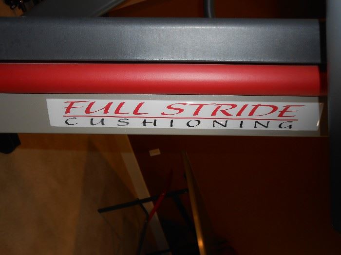 Full stride cushioning treadmill
