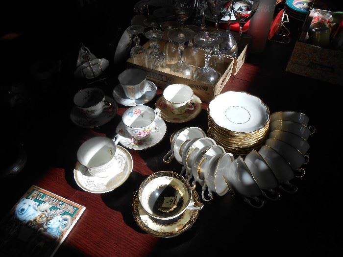 Tec cups/saucers  - Gold rimmed teacups & saucer - Bavaria `Goldne Lark' Germany 1507