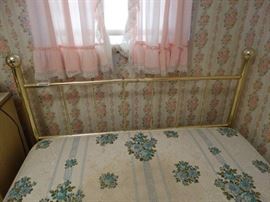 Full size complete bed w/ mattress & box spring