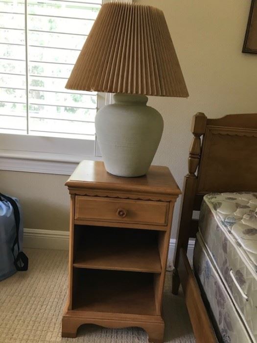 Nightstand and one of two bean pot lamps