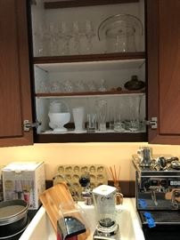 vases, blender Nutribullet, Pasquini espresso machine