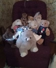 Stuffed animals, dolls and other toys 